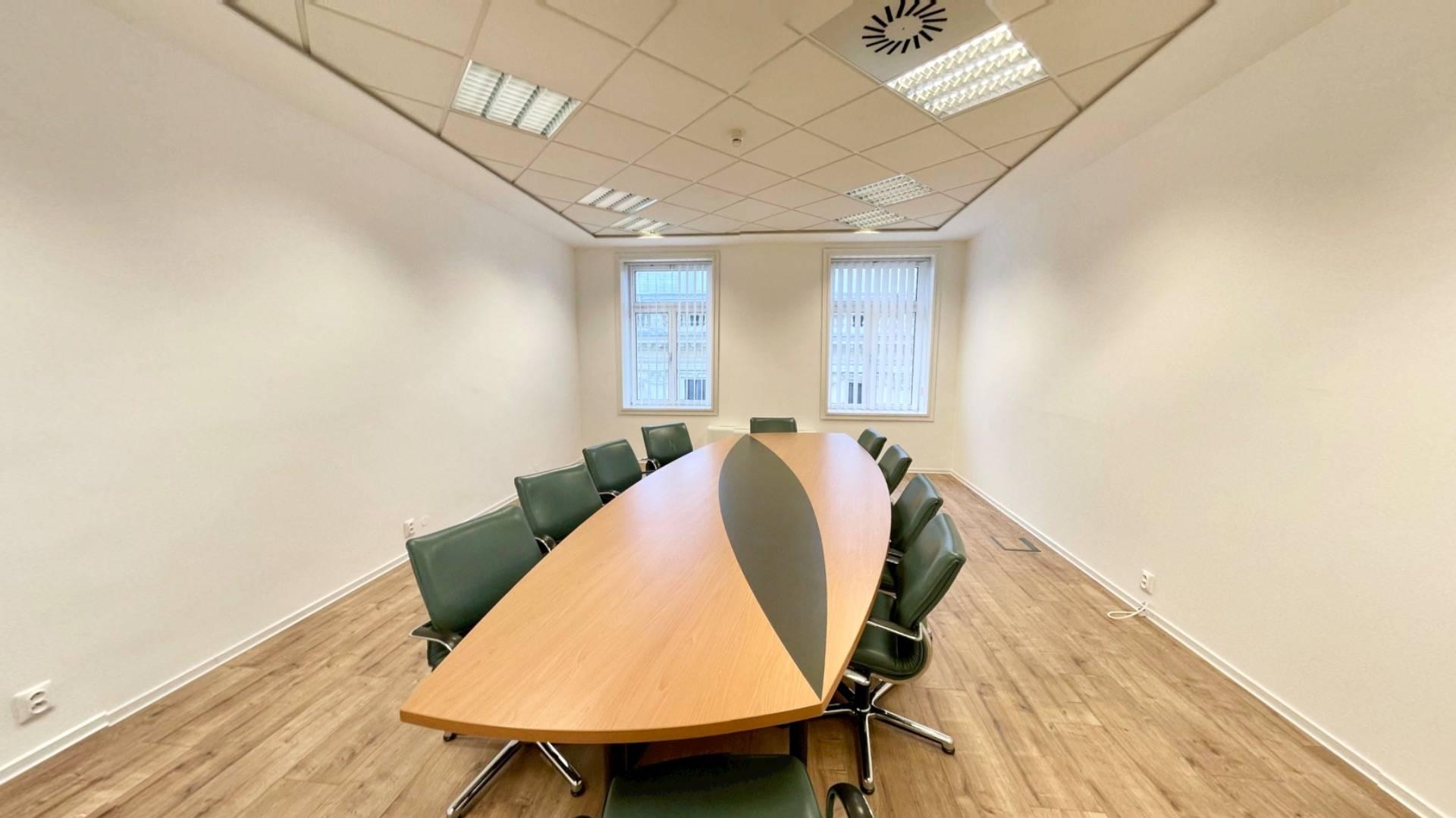 AVENUE | reprezentatívne kancelárie pri Hviezdosl. nám, balkóny, BA I