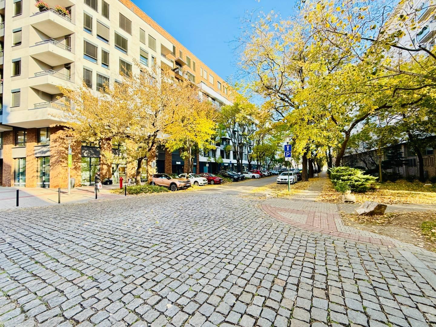 AVENUE I PRENÁJOM, slnečný a priestranný 2i byt v Starom Meste, BA I