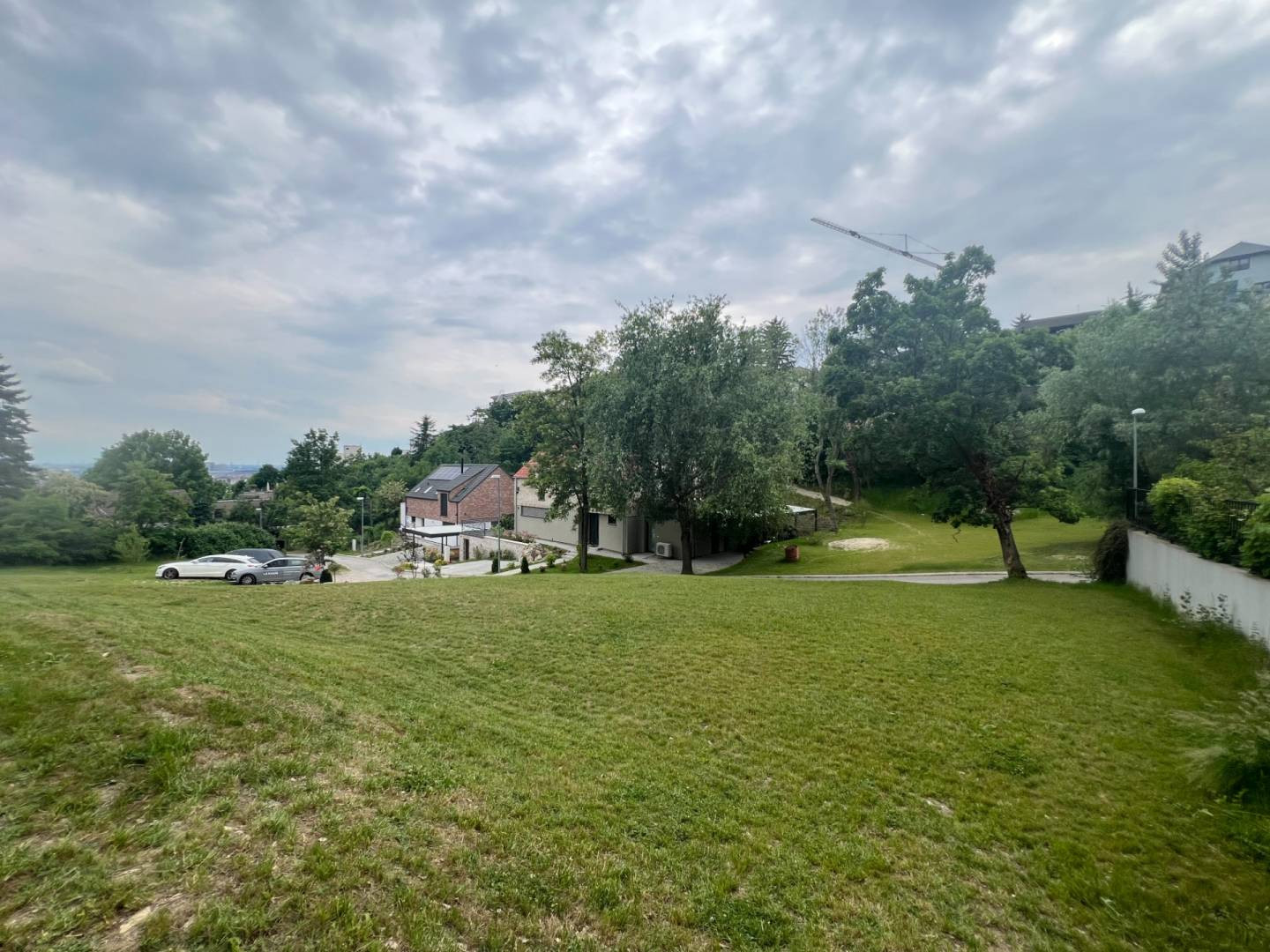 AVENUE | Slnečný stavebný pozemok 700m2 KOLIBA