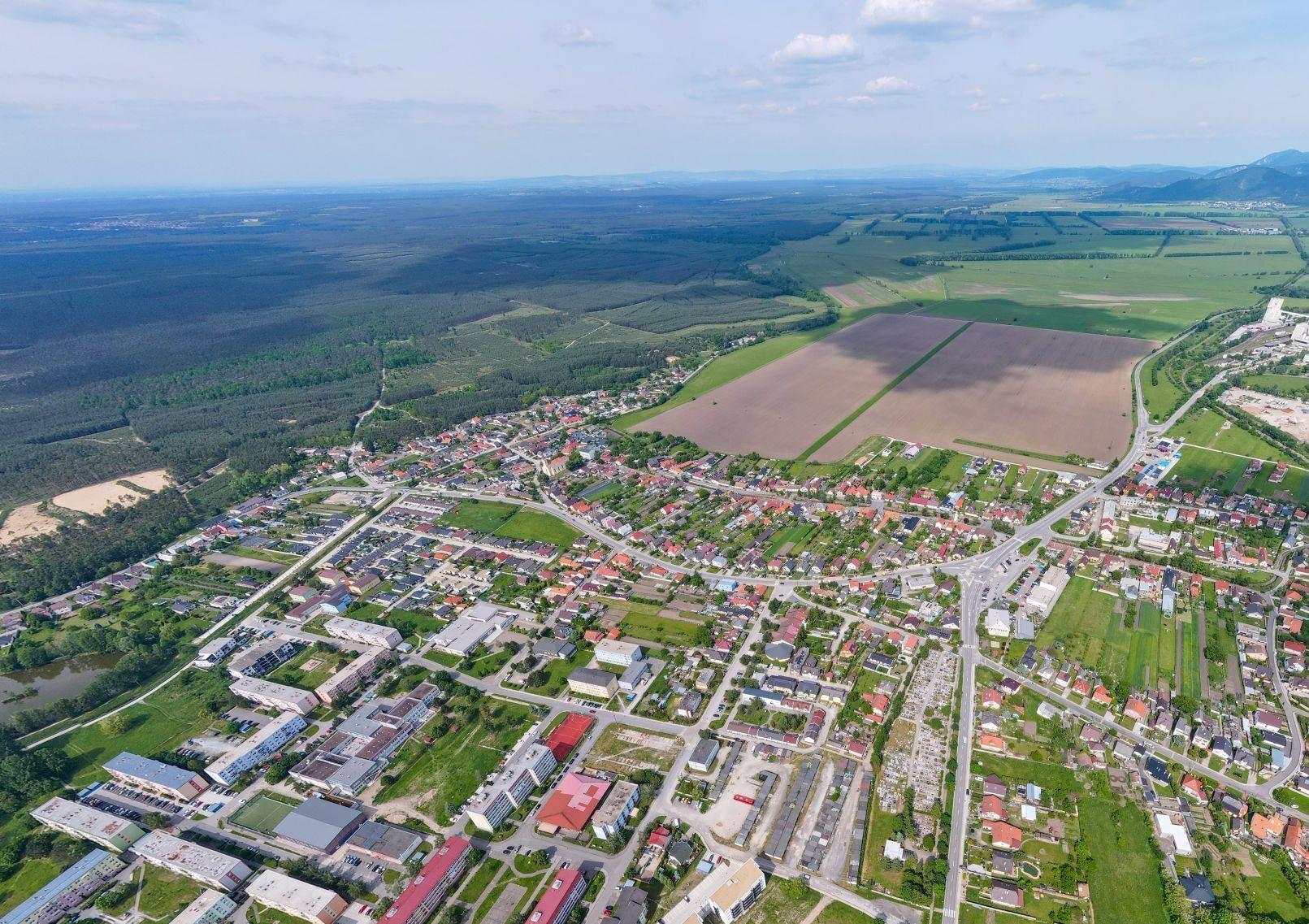 AVENUE | exkluzívny, rovinatý stavebný pozemok, Rohožník.