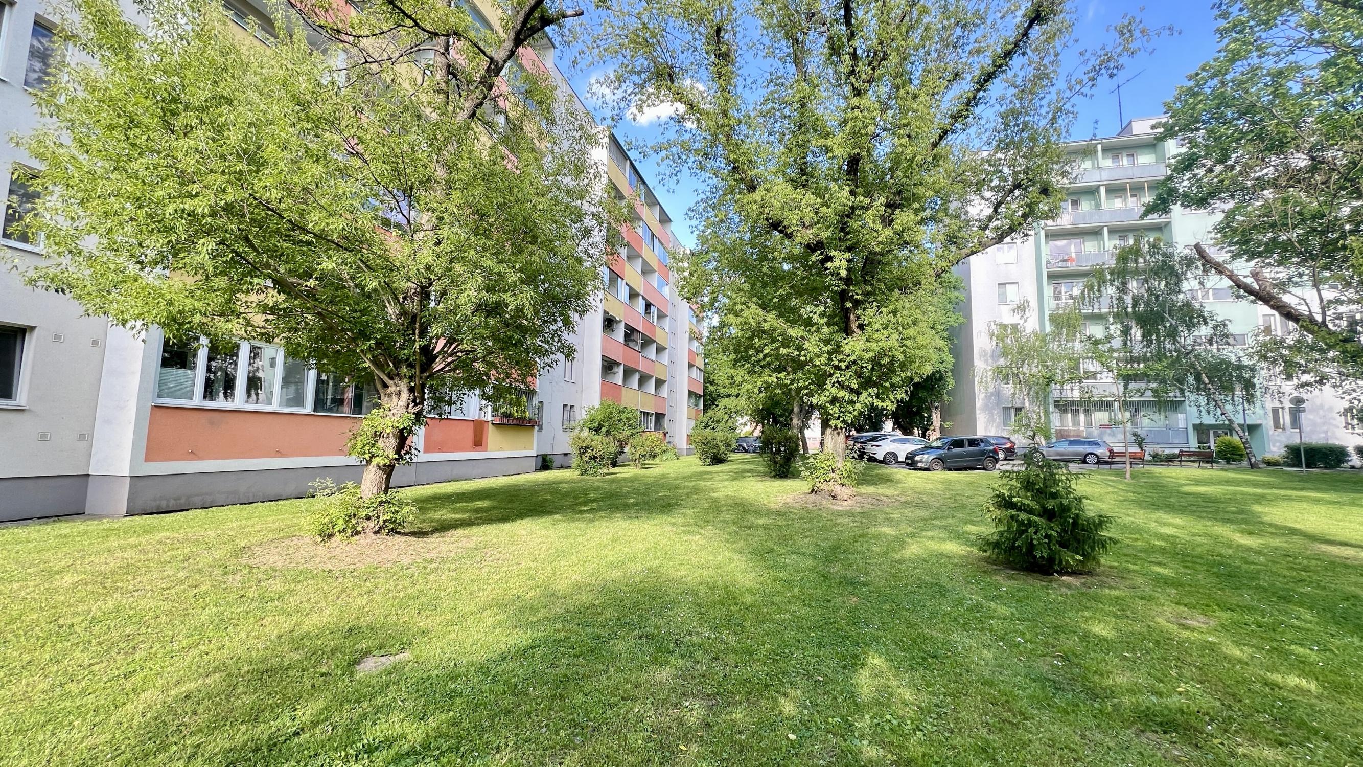 AVENUE | 1,5 izb. byt, 1NP, loggia smerom do parku, Ružinov