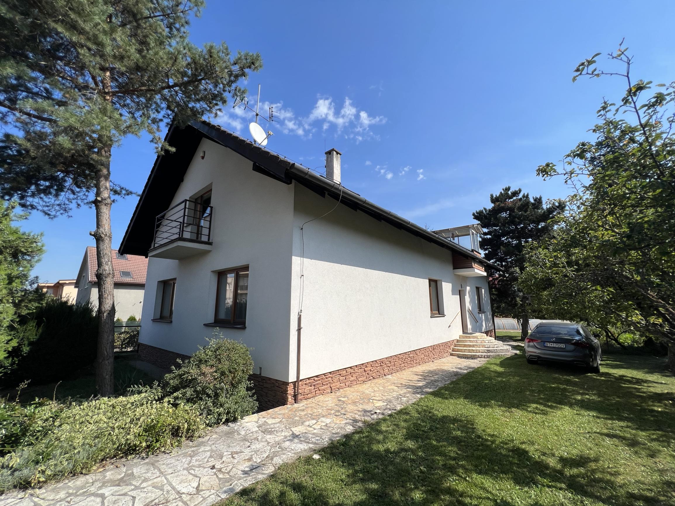 AVENUE RE | 6-izb. dom, veľká záhrada, bazén, 2-garáž, BA IV