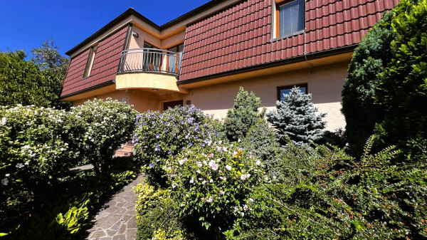 AVENUE | 7-izb. vila, v krásnom prostredí, bazén, sauna, dvoj-garáž