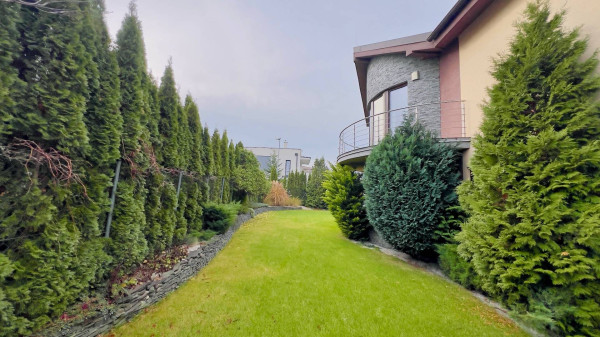 AVENUE | výnimočný 5-izb. RD s bazénom, upravenou záhradou a garážou