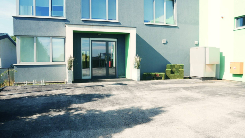 AVENUE | samostatný, zariadený výrobno – skladový areál, Svätý Jur.