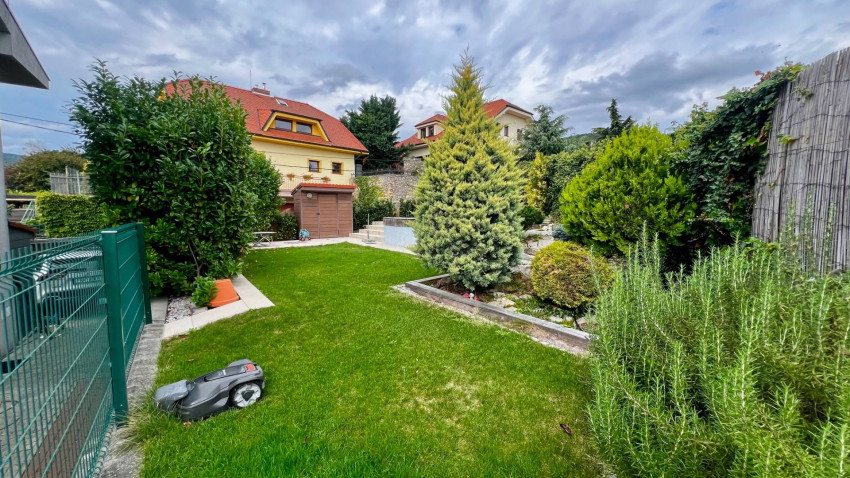 AVENUE | komfortný 5-izb RD, bazén, krásna lokalita, Svätý Jur, pri BA