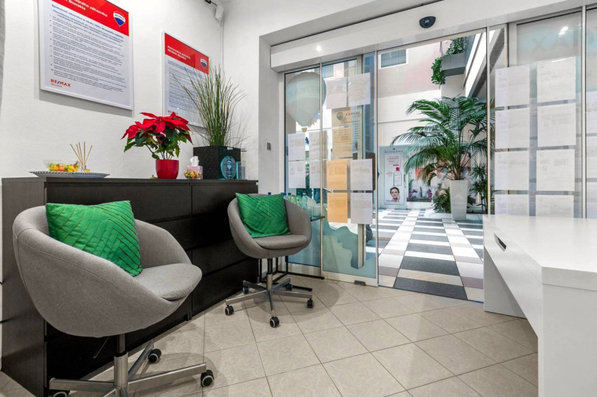 AVENUE | menší obchodný priestor, výklad, terasa, pešia zóna BA I