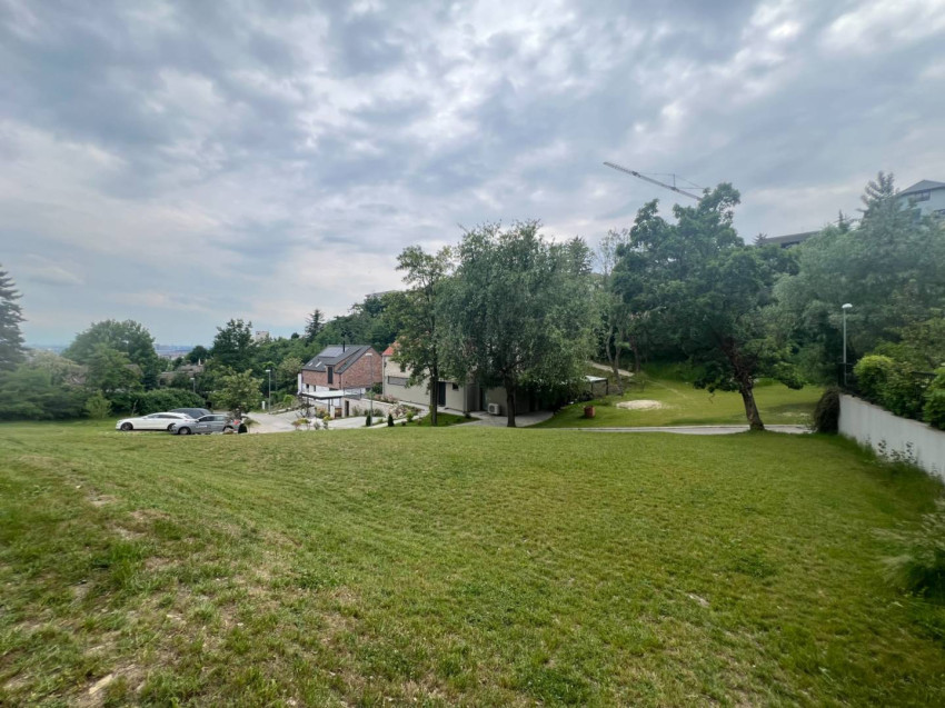 AVENUE | TOP Slnečný stavebný pozemok 700m2 KOLIBA