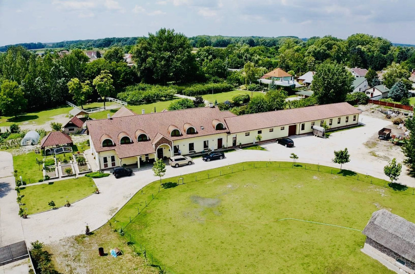 AVENUE I PREDAJ, exkluzívna rodinná usadlosť s jazierkom,Dunajský Klátov
