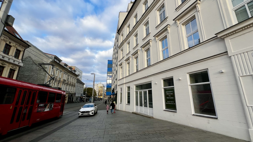 AVENUE RE | 614m2 obchodný priestor, prízemie s výkladmi, Obchodná 2