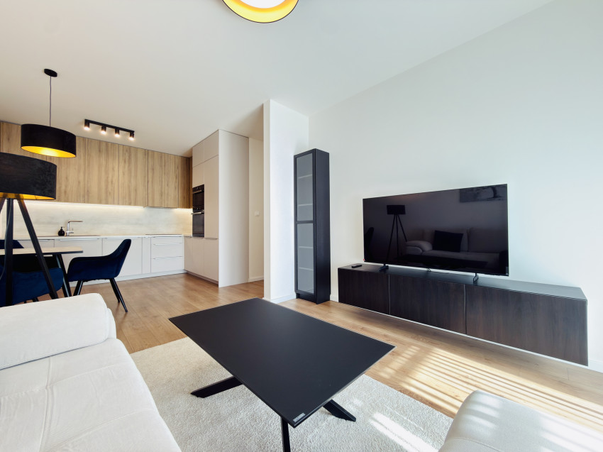 AVENUE | kompletne zariadený moderný, len sporadicky obývaný, 2i byt s veľkou loggiou